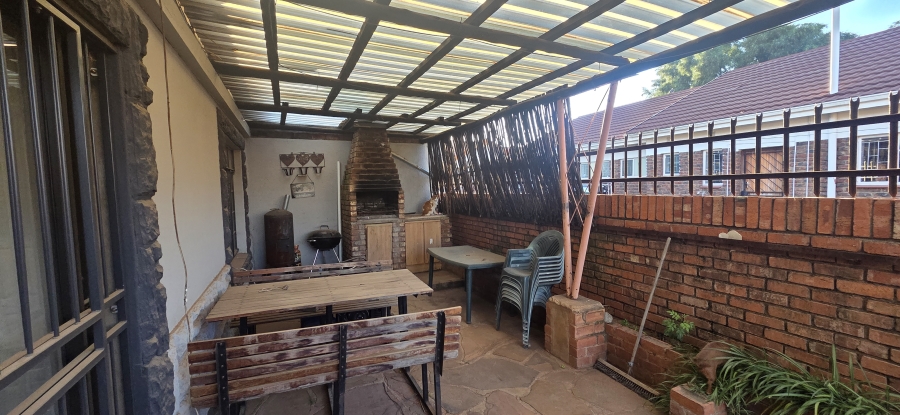 4 Bedroom Property for Sale in Rhodesdene Northern Cape